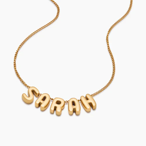 Collar con nombre bañado en oro