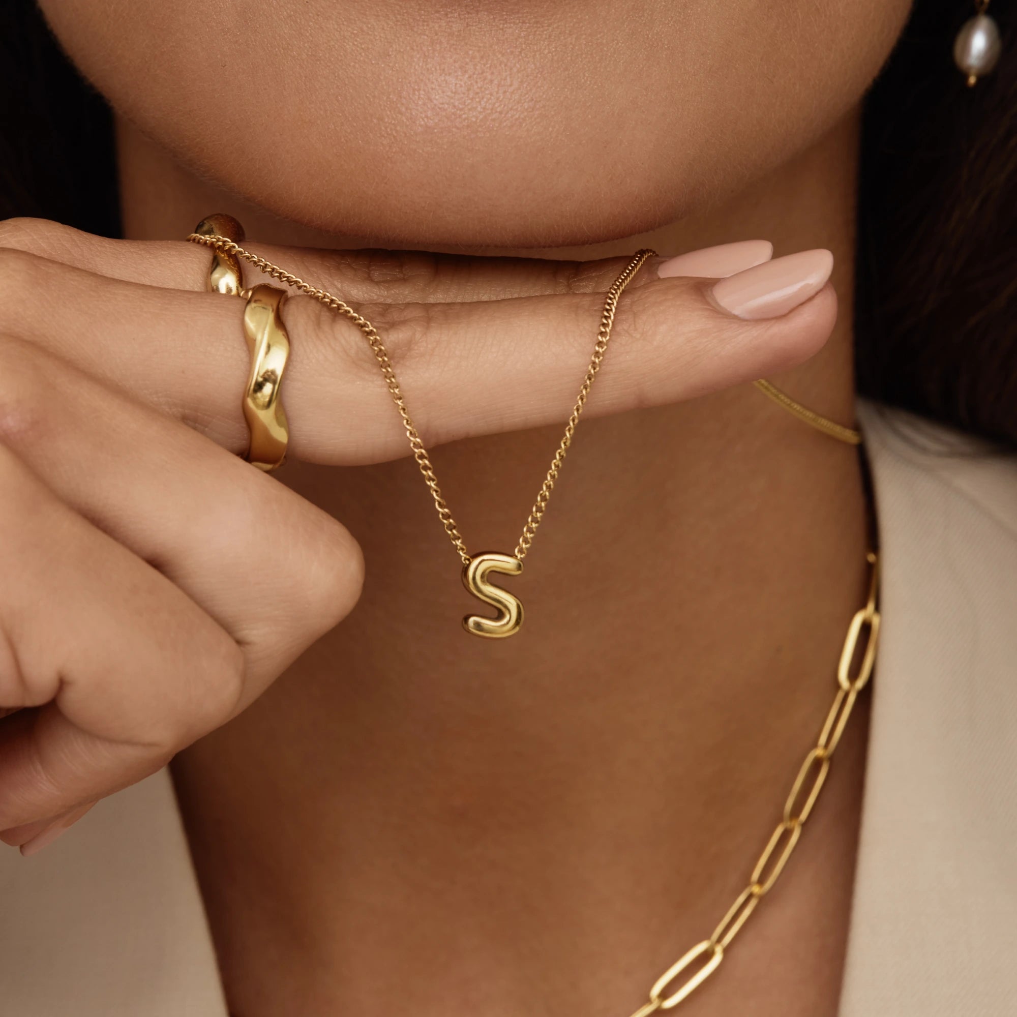 Collares con letras de iniciales