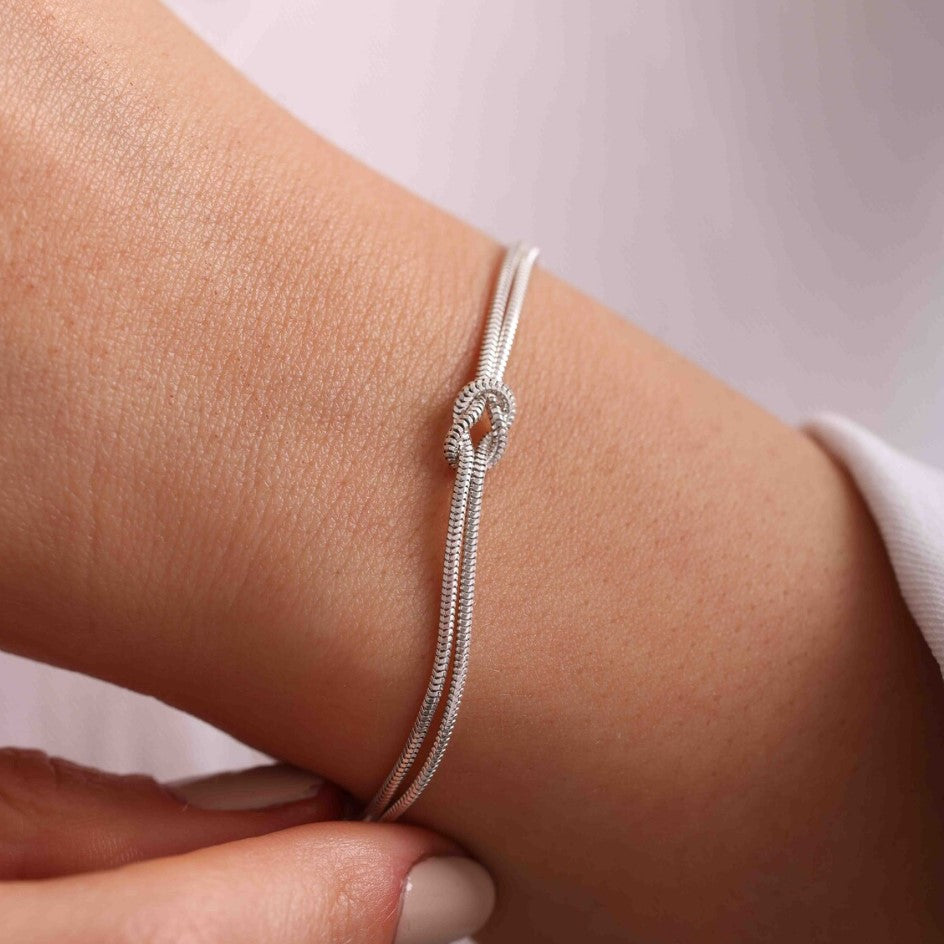 Regalo pulsera nudo infinito